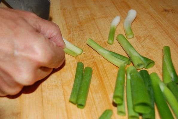 CORTE DE VERDURAS PARA LOS GAMBONES CON PIMIENTA VERDE